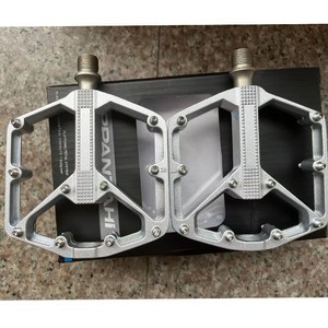 산악 로드 자전거 페달 MTB 로드 알루미늄 베어링 경량 와이드 논슬립 핀 - 해외배송안내 상세페이지 필수확인, 은색