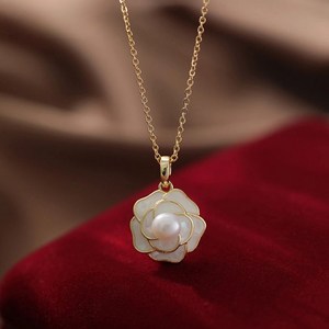 MUFAN 심플한 꽃 디자인 천연 담수 진주 펜던트 목걸이 생일 선물 고급 기프트 박스 포장
