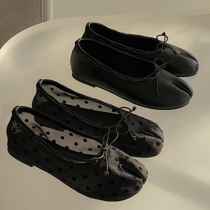 블랑쉬엘 스플릿토 간절기코디 여성용 26봄신상 타비 족발 1cm 플랫슈즈 PU블랙 도트블랙